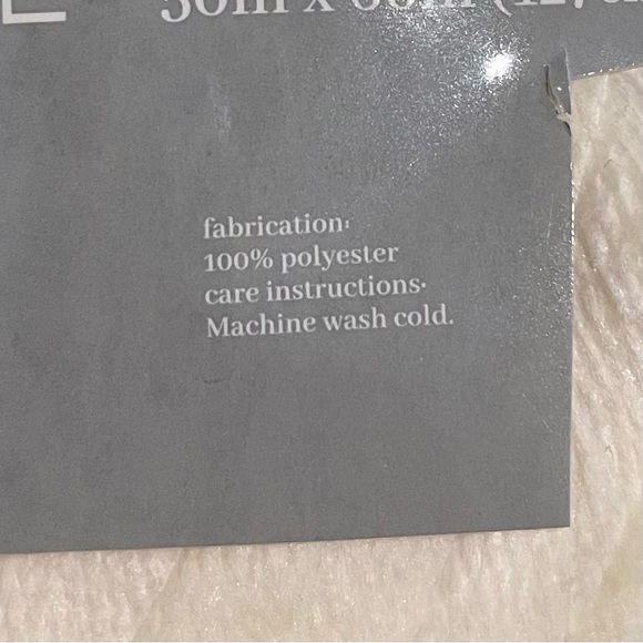 NEW VCNY Textured Blanket 50"× 60" - Picture 4 of 6